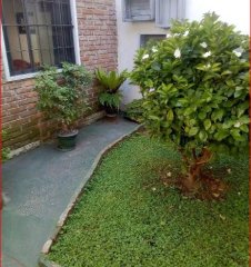 Venta de casa en Pocitos, 3 dormitorios, 2 baños, lindo lugar.