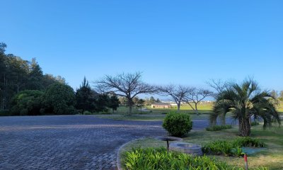 Venta de casa en Barrio Los Caracoles, 2 dormitorios, baño, lindo lugar.