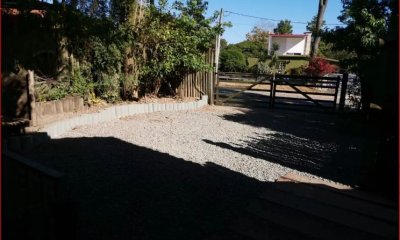 Alquiler de casa en Jardines de Cordoba, 2 dormitorios, 2 baños, lindo parque.-