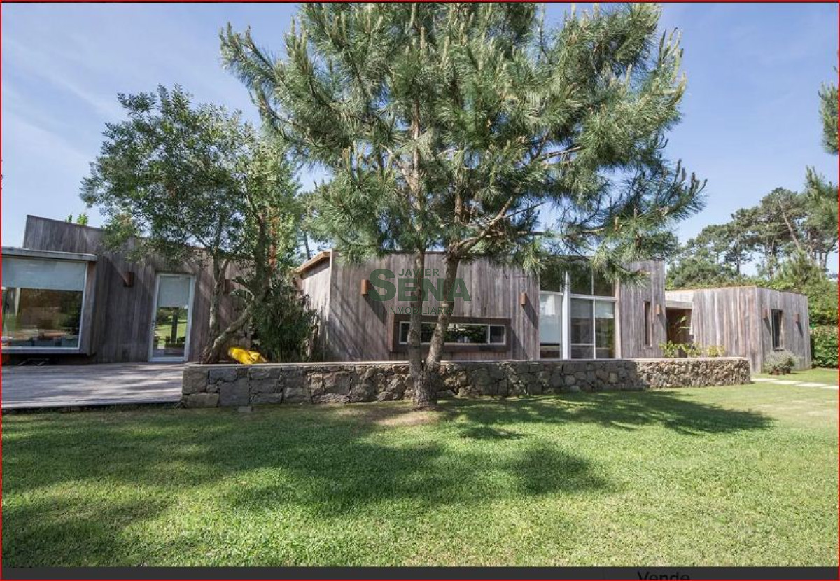 Venta y alquiler de casa en Cantegril, zona de colegios 5 dormitorios, 4 baños.