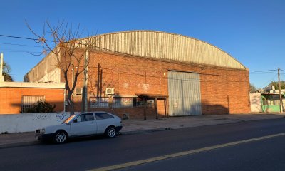 Alquiler de Local en el centro de Maldonado, 1.242m2 de tierra, 1.153m2 techados con salida a 2 calles.