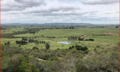 Venta de Chacra en los Caracoles, 3 dormitorios, 5 baños, panoramica, buena edificacion