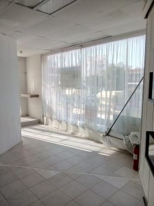Venta de local en Brava, 62 m2 con frente a la calle.