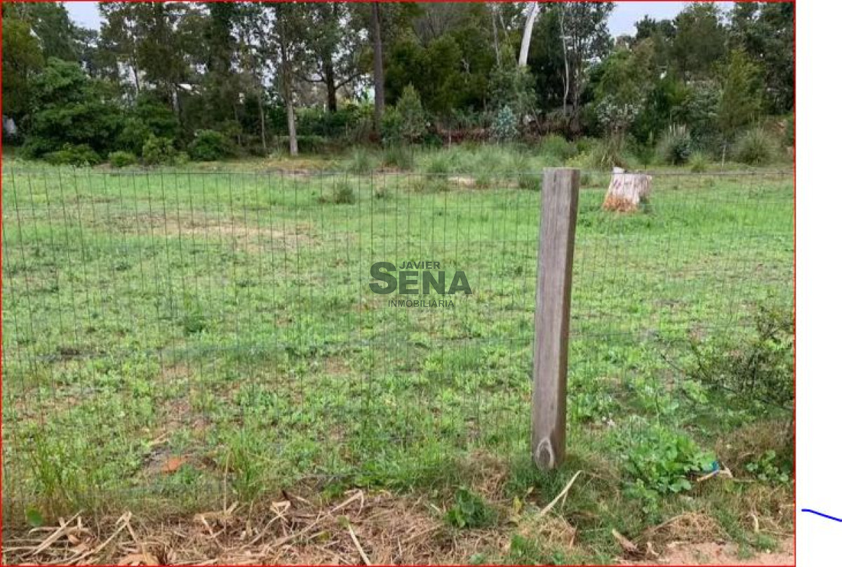 Venta de terreno en barrio privado, 800 m2 con servicios.