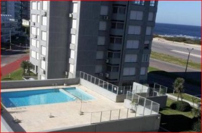 Venta y alquiler de apartamento en la brava, 1 dormitorio, baño, balcon, gran vista al mar, piscina.