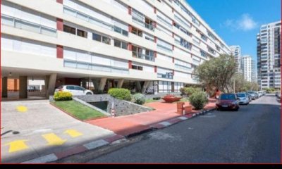 Venta de apartamento en la Brava, 2 dormitorios, baño, balcon, garaje, cerca del mar.