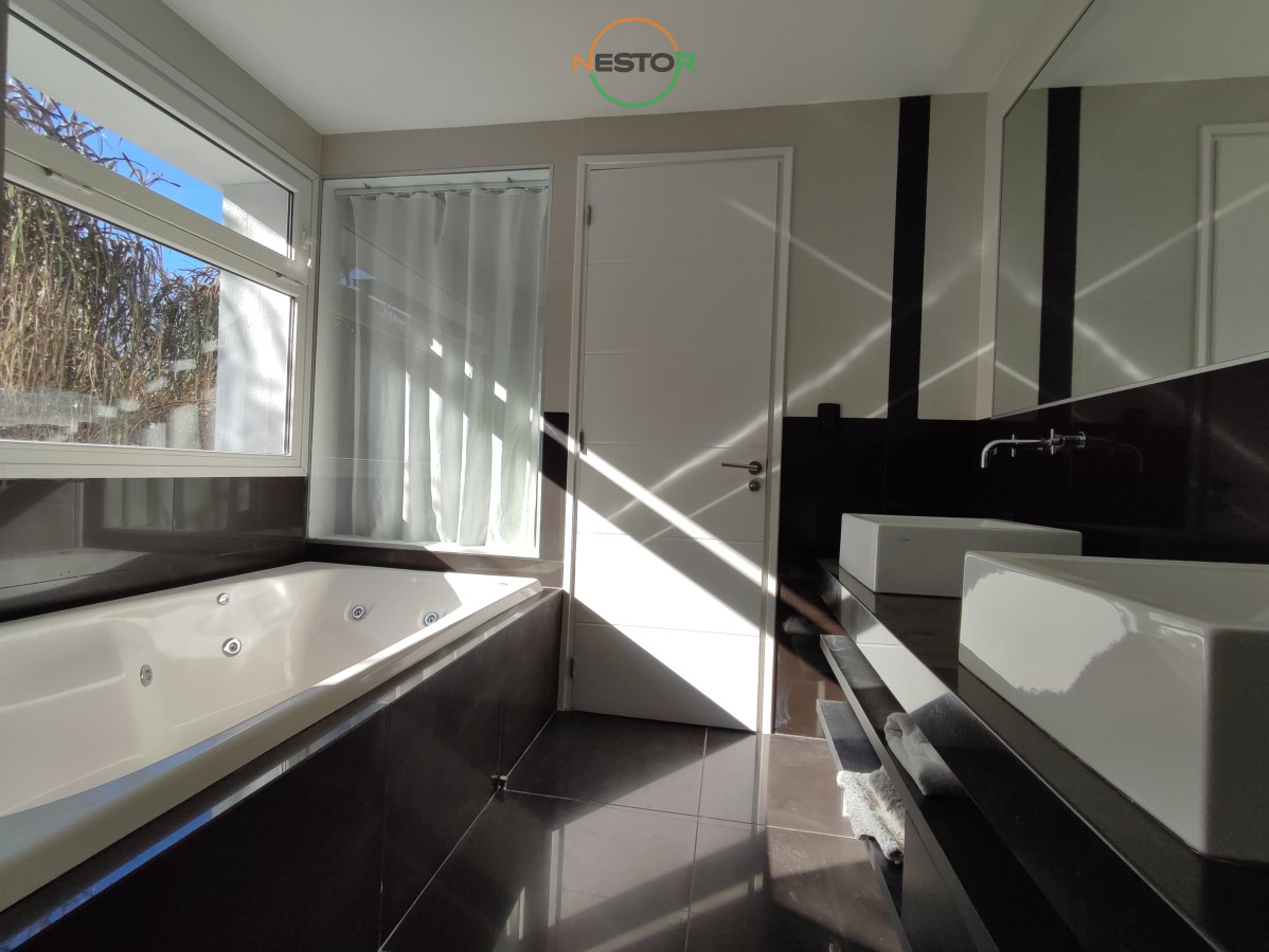 Casa ID.5935 - Venta de Casa de 3 dormitorios en Punta Ballena con vista al Mar