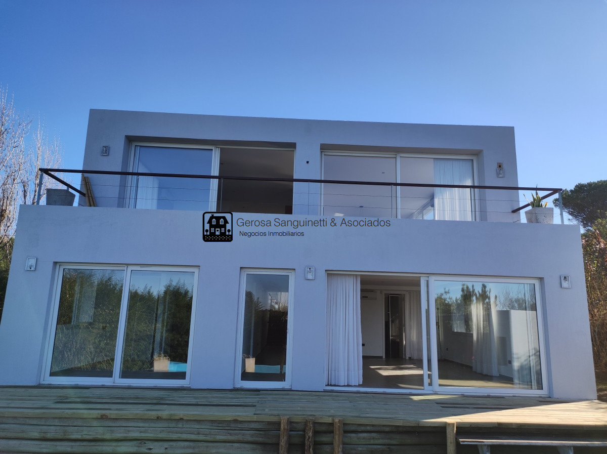 Casa ID.1822 - Casa con excelente vista a la bahia, en Punta Ballena