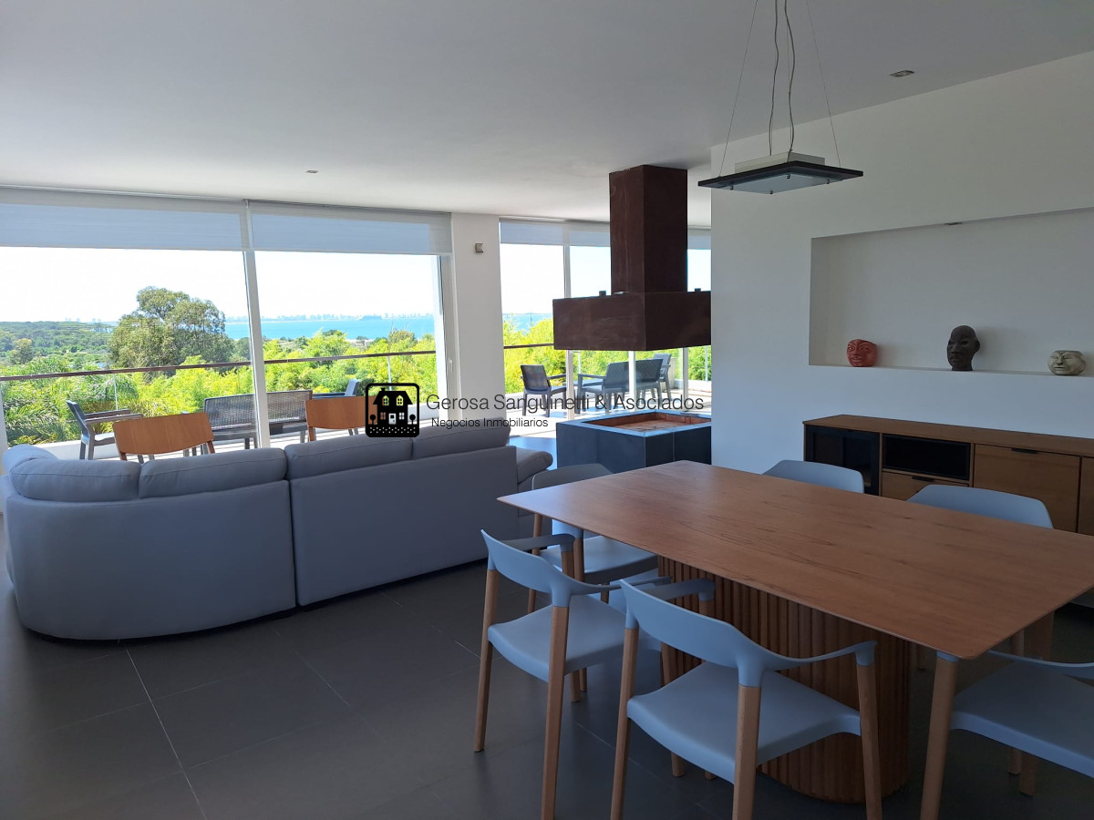 Casa ID.1822 - Casa con excelente vista a la bahia, en Punta Ballena
