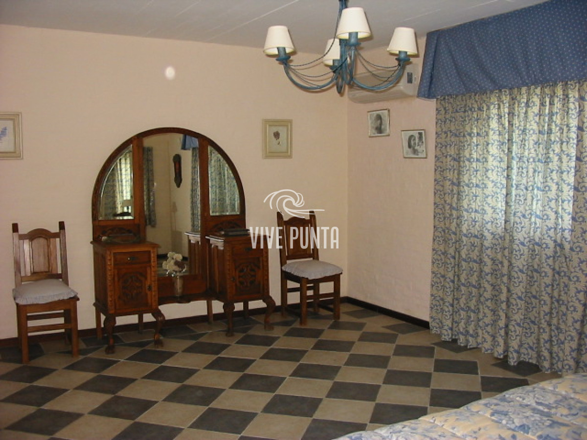 Casa ID.538 - Venta de casa de 4 dormitorios en Pinares 