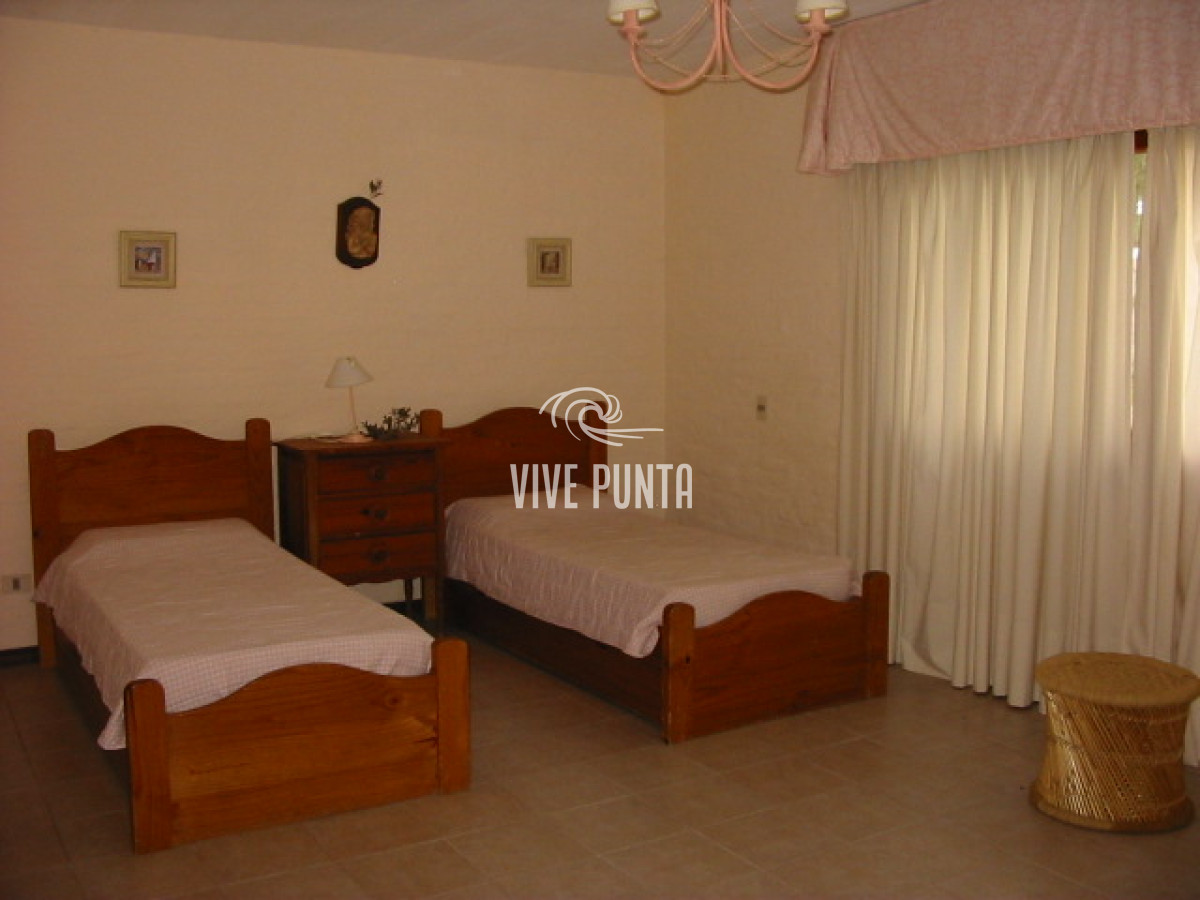 Casa ID.538 - Venta de casa de 4 dormitorios en Pinares 