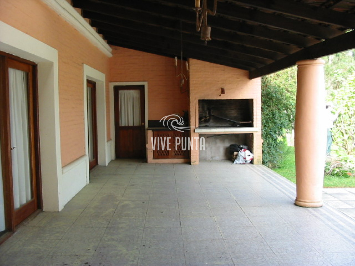 Casa ID.538 - Venta de casa de 4 dormitorios en Pinares 