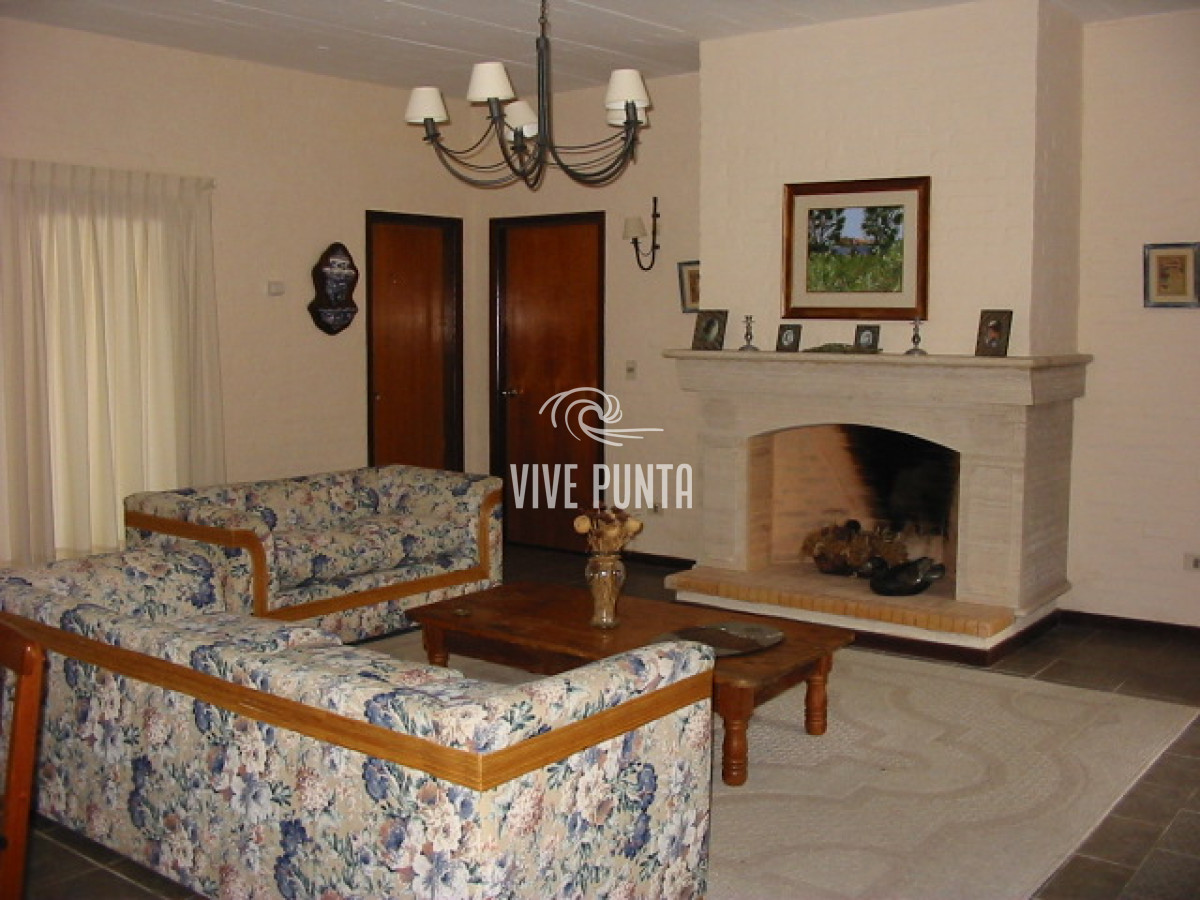 Casa ID.538 - Venta de casa de 4 dormitorios en Pinares 