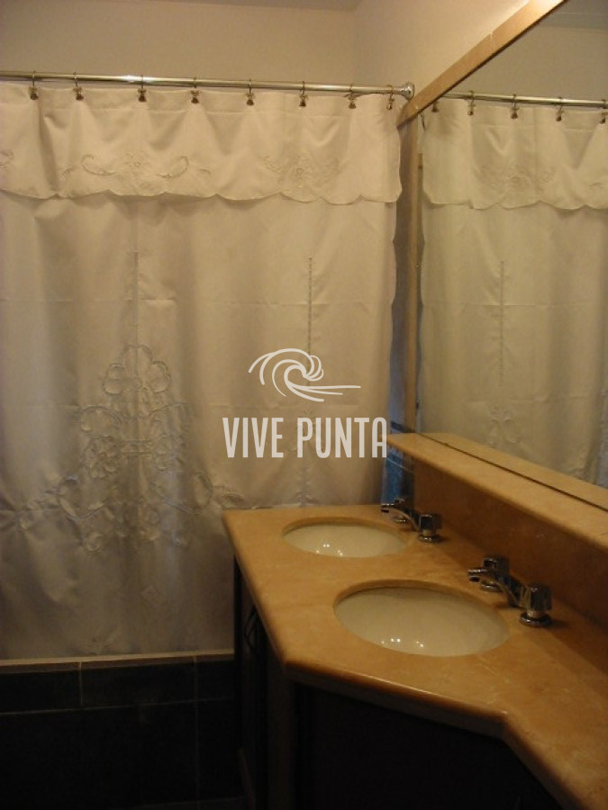 Casa ID.538 - Venta de casa de 4 dormitorios en Pinares 