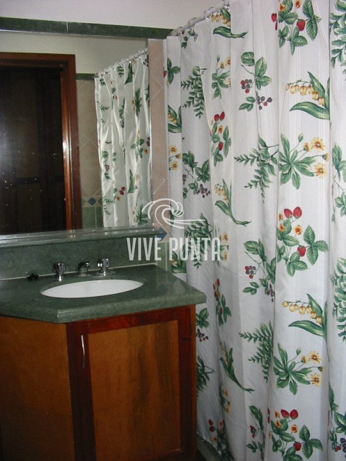 Casa ID.538 - Venta de casa de 4 dormitorios en Pinares 