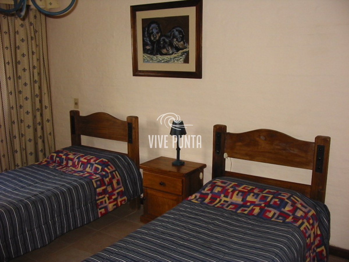 Casa ID.538 - Venta de casa de 4 dormitorios en Pinares 
