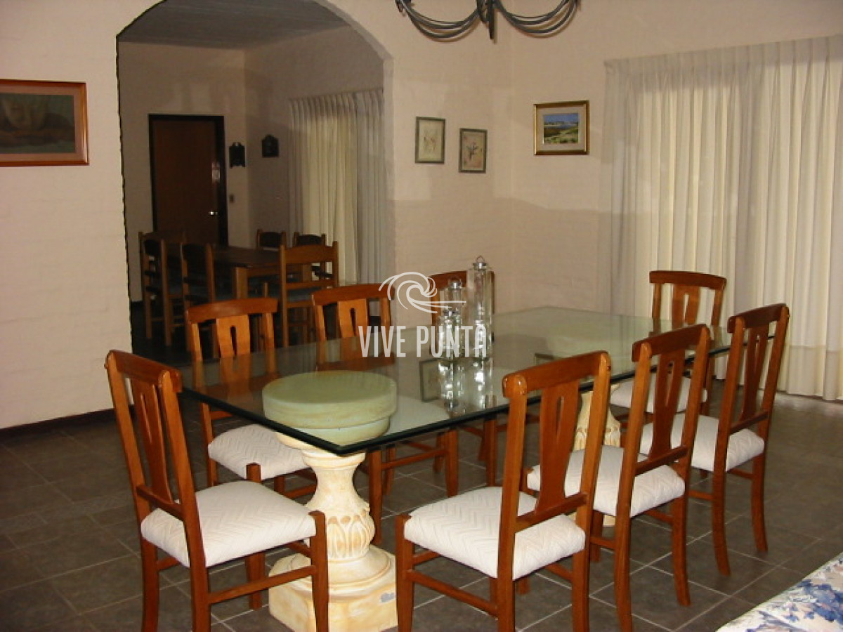 Casa ID.538 - Venta de casa de 4 dormitorios en Pinares 
