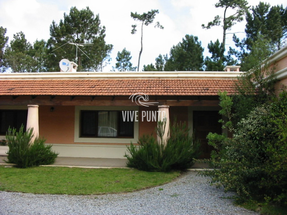 Casa ID.538 - Venta de casa de 4 dormitorios en Pinares 