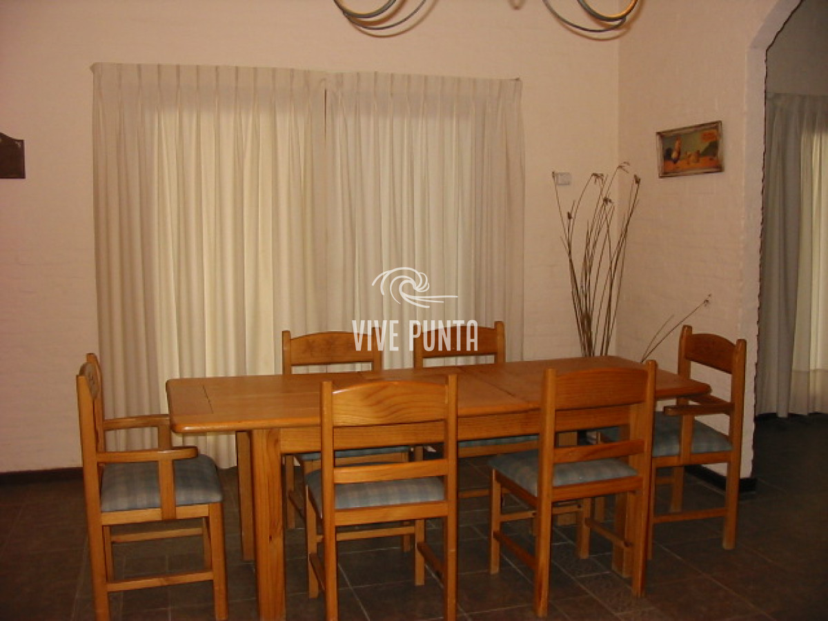 Casa ID.538 - Venta de casa de 4 dormitorios en Pinares 