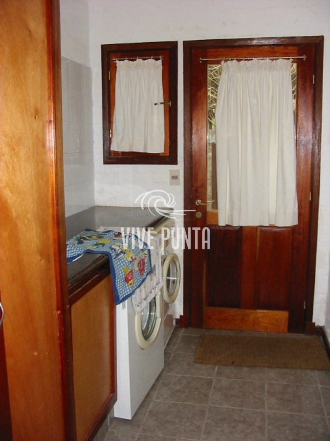 Casa ID.538 - Venta de casa de 4 dormitorios en Pinares 