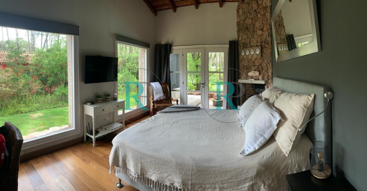 Casa ID.1365 - Casa de 5 dormitorios en Laguna Blanca en Manantiales