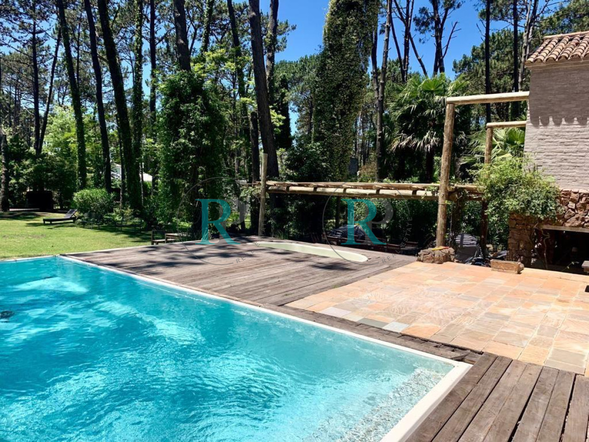 Casa ID.1365 - Casa de 5 dormitorios en Laguna Blanca en Manantiales