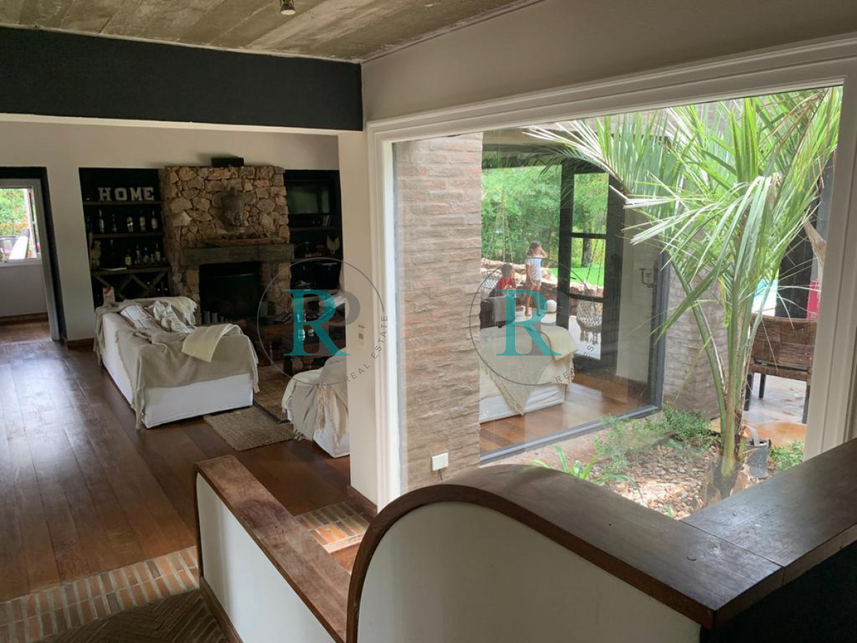 Casa ID.1365 - Casa de 5 dormitorios en Laguna Blanca en Manantiales