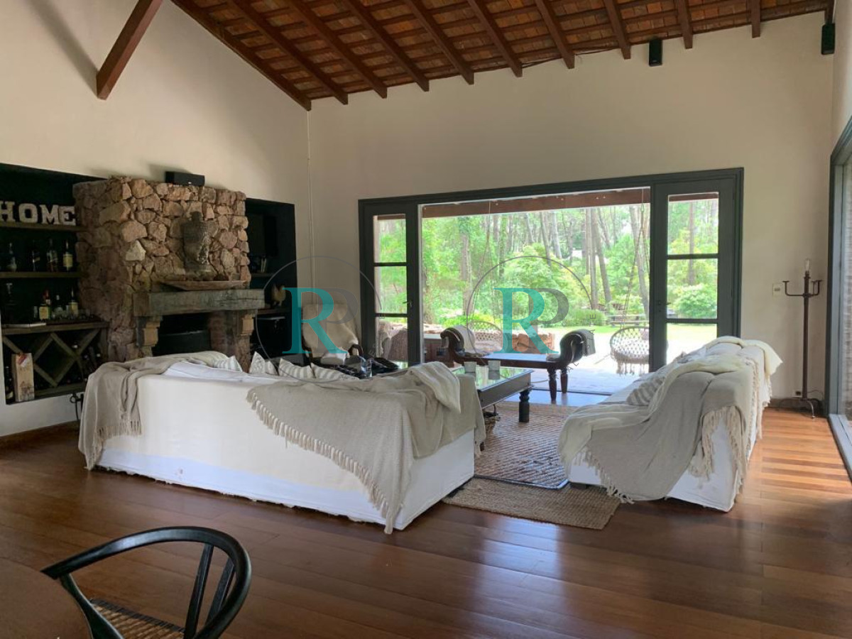 Casa ID.1365 - Casa de 5 dormitorios en Laguna Blanca en Manantiales