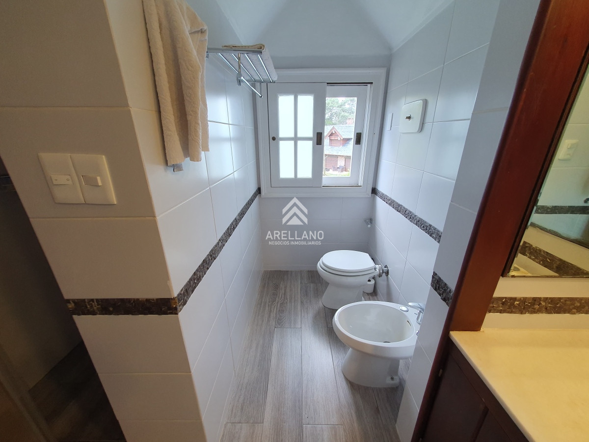 Casa ID.2618 - Venta de Casa con 4 Dormitorios en Mansa cerca del Mar