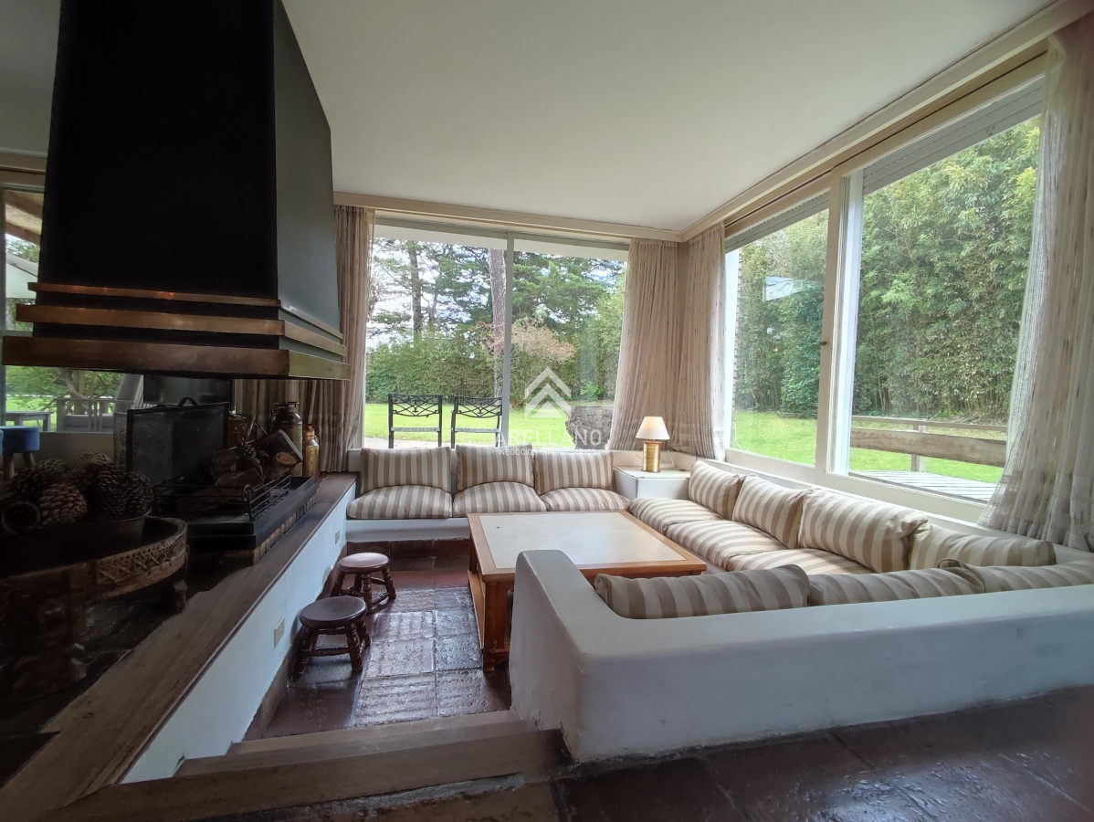 Casa ID.2618 - Venta de Casa con 4 Dormitorios en Mansa cerca del Mar