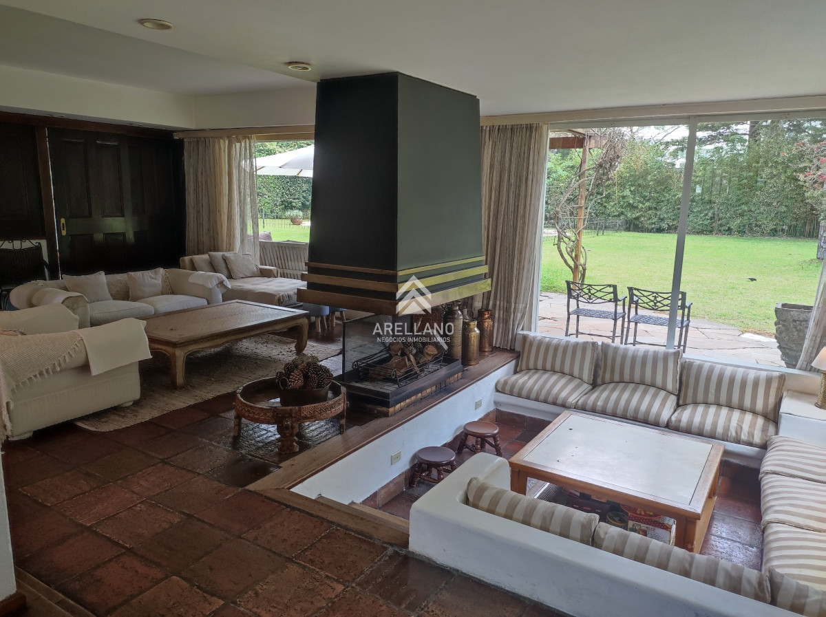 Casa ID.2618 - Venta de Casa con 4 Dormitorios en Mansa cerca del Mar