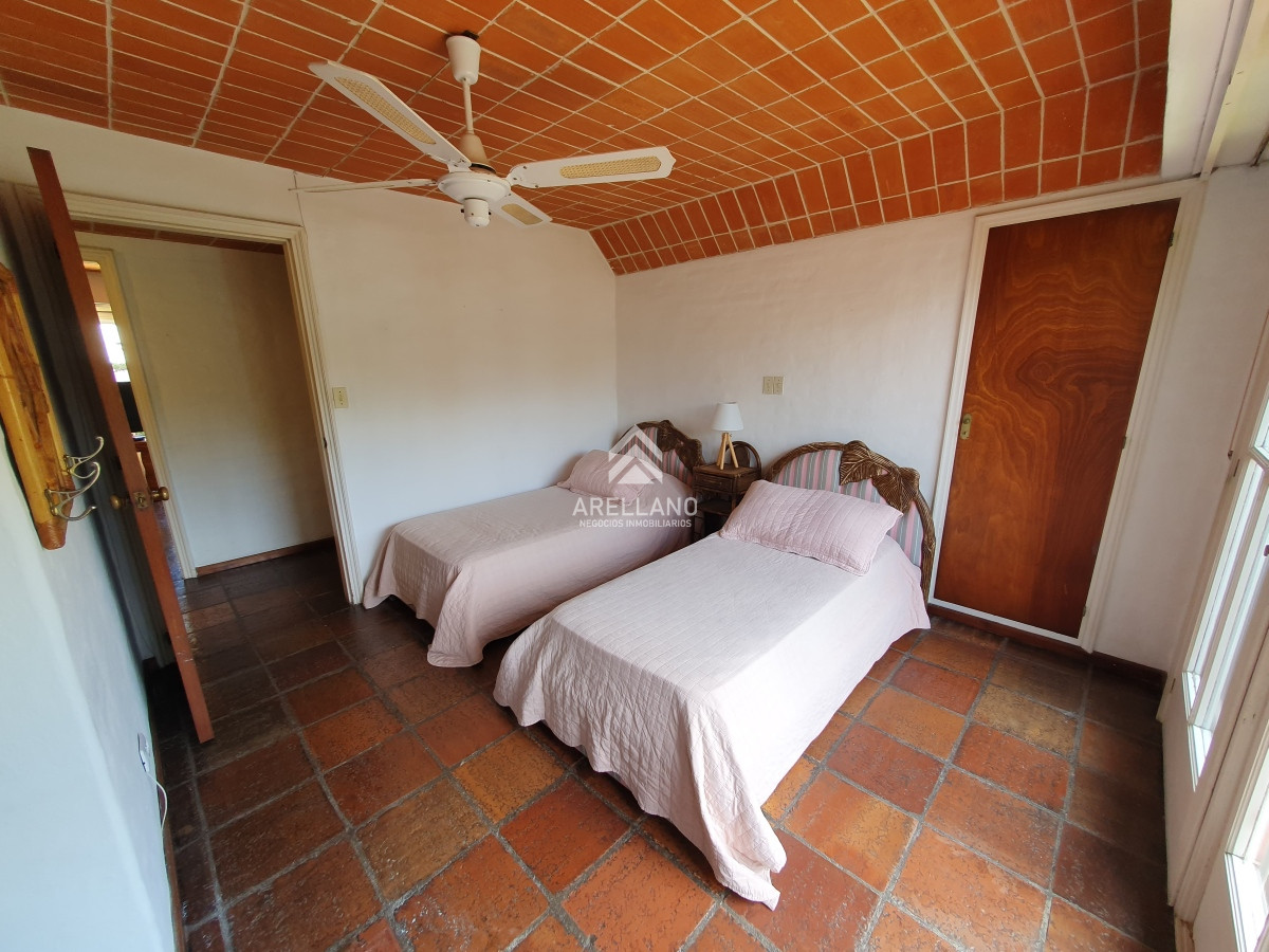 Casa ID.2618 - Venta de Casa con 4 Dormitorios en Mansa cerca del Mar