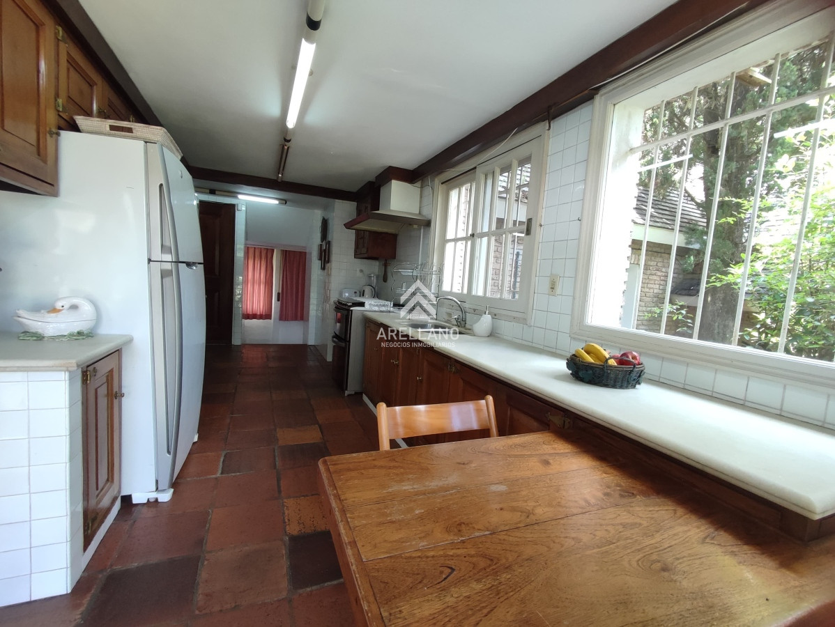 Casa ID.2618 - Venta de Casa con 4 Dormitorios en Mansa cerca del Mar