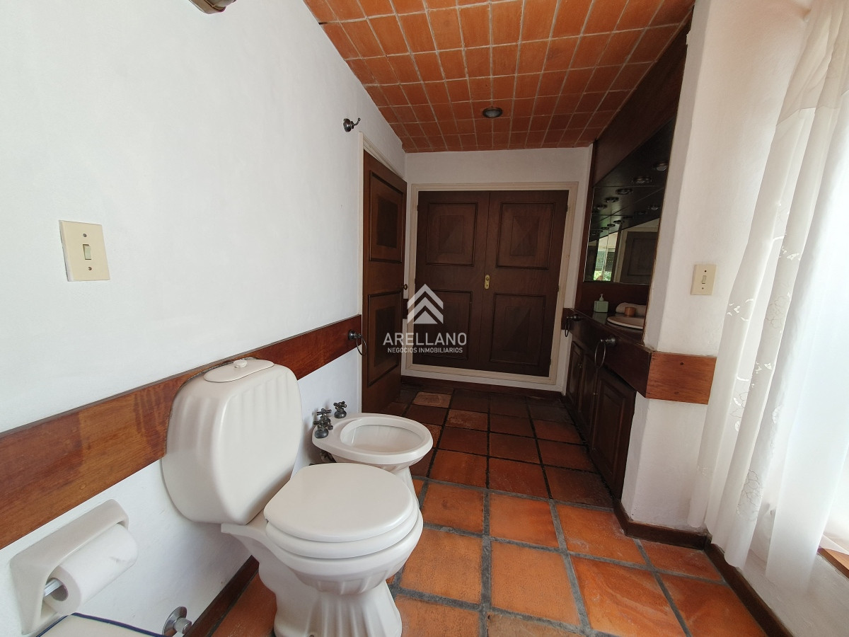 Casa ID.2618 - Venta de Casa con 4 Dormitorios en Mansa cerca del Mar