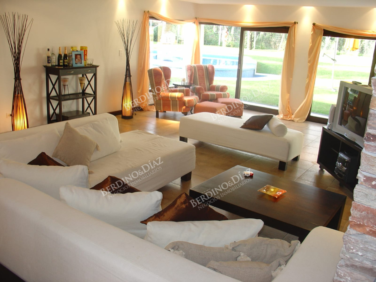 Casa ID.1513 - Venta de casa de 4 dormitorios en San Rafael 