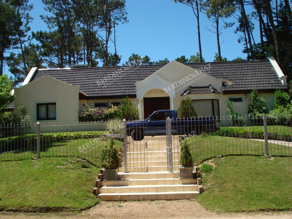 Casa ID.1513 - Venta de casa de 4 dormitorios en San Rafael 