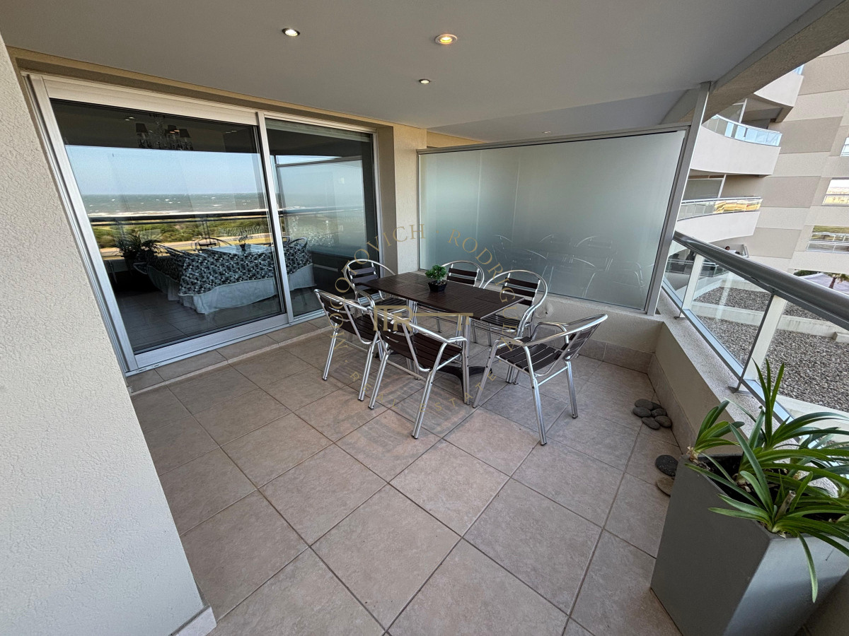 Apartamento ID.2225 - Venta de Apartamento de 3 dormitorios en la Brava Punta del Este