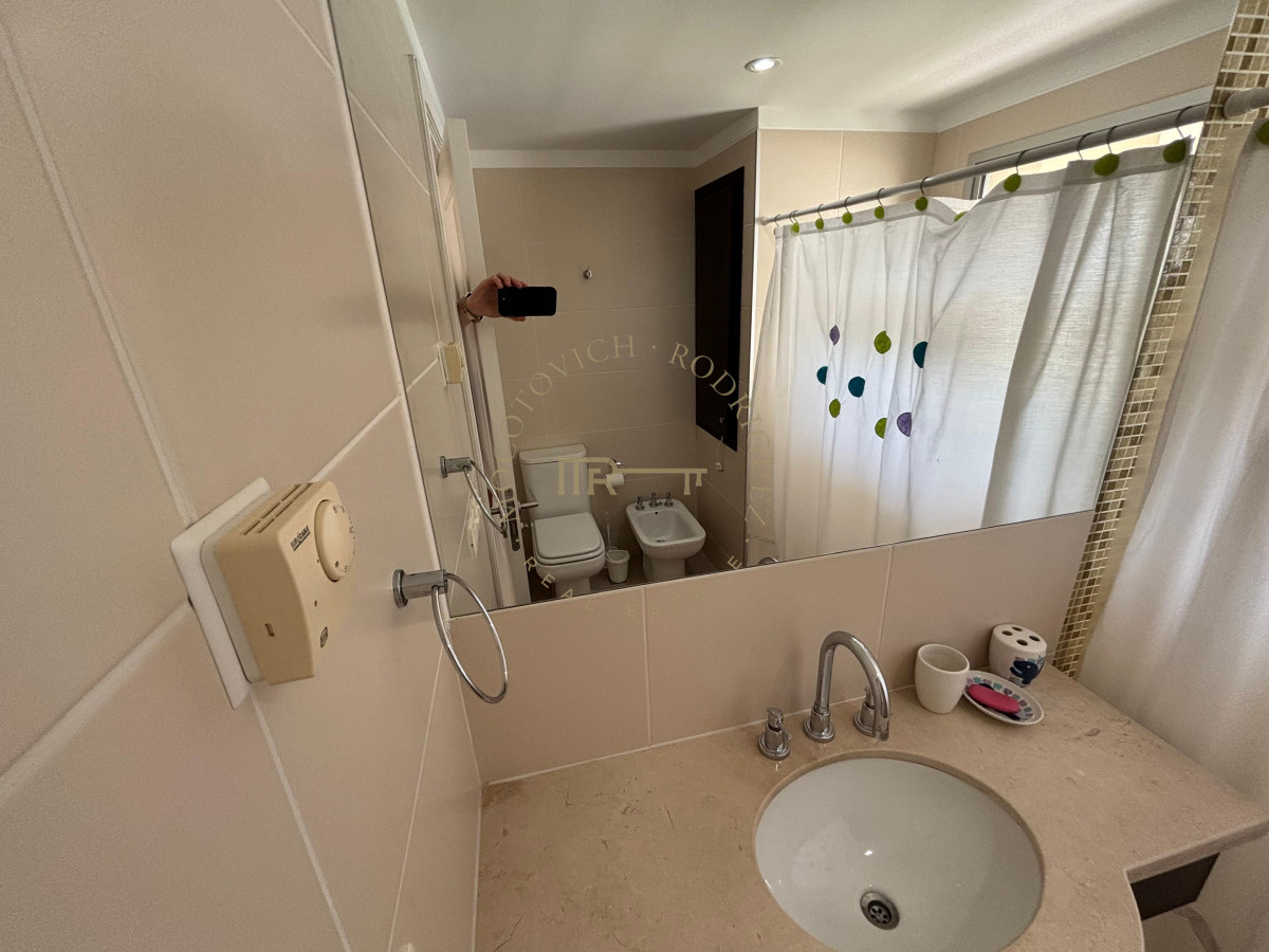 Apartamento ID.2225 - Venta de Apartamento de 3 dormitorios en la Brava Punta del Este