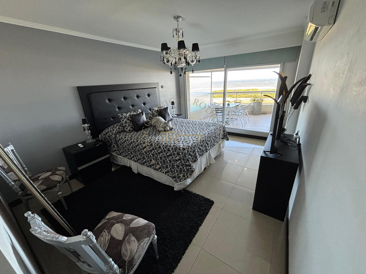 Apartamento ID.2225 - Venta de Apartamento de 3 dormitorios en la Brava Punta del Este