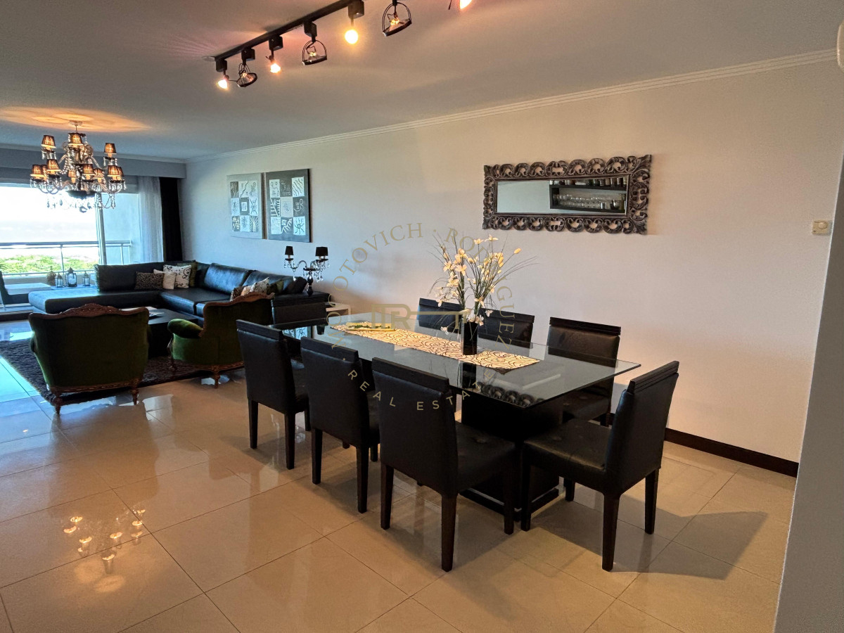 Apartamento ID.2225 - Venta de Apartamento de 3 dormitorios en la Brava Punta del Este