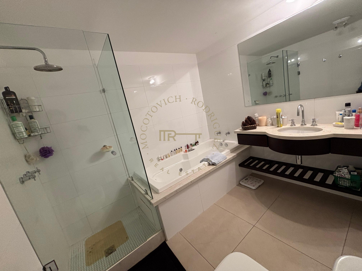 Apartamento ID.2225 - Venta de Apartamento de 3 dormitorios en la Brava Punta del Este