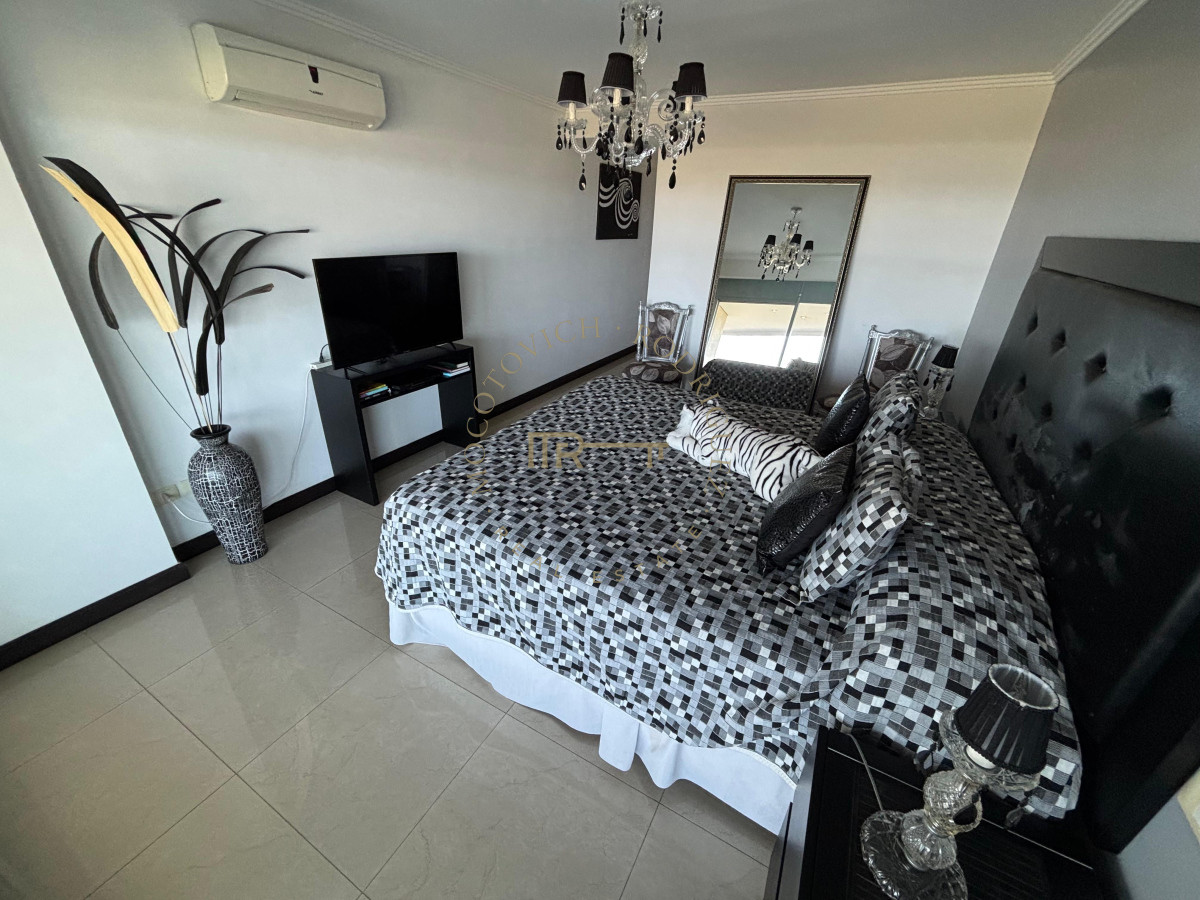 Apartamento ID.2225 - Venta de Apartamento de 3 dormitorios en la Brava Punta del Este