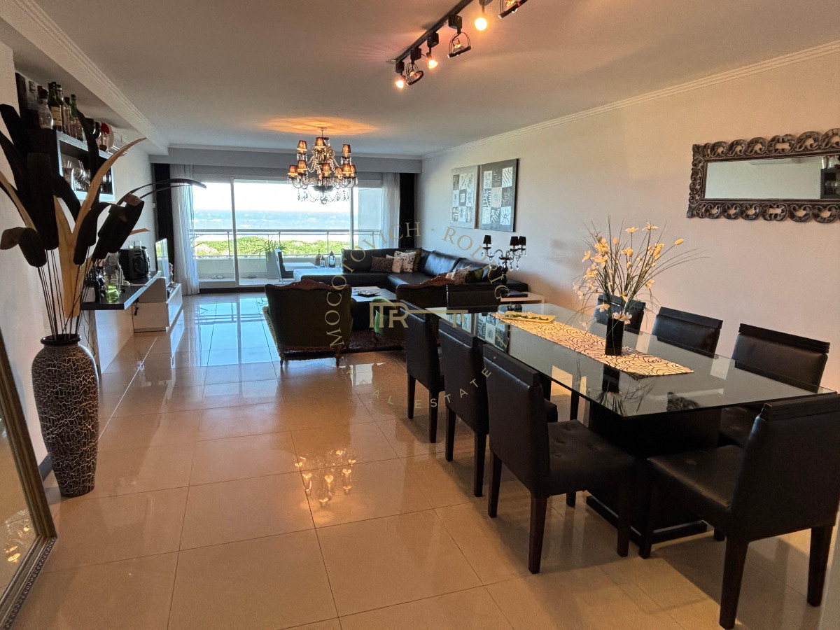 Apartamento ID.2225 - Venta de Apartamento de 3 dormitorios en la Brava Punta del Este
