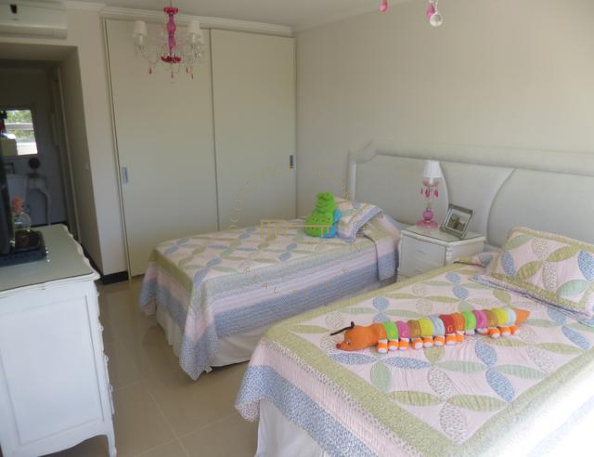 Apartamento ID.2224 - Venta de apartamento de 3 dormitorios en Brava frente al mar