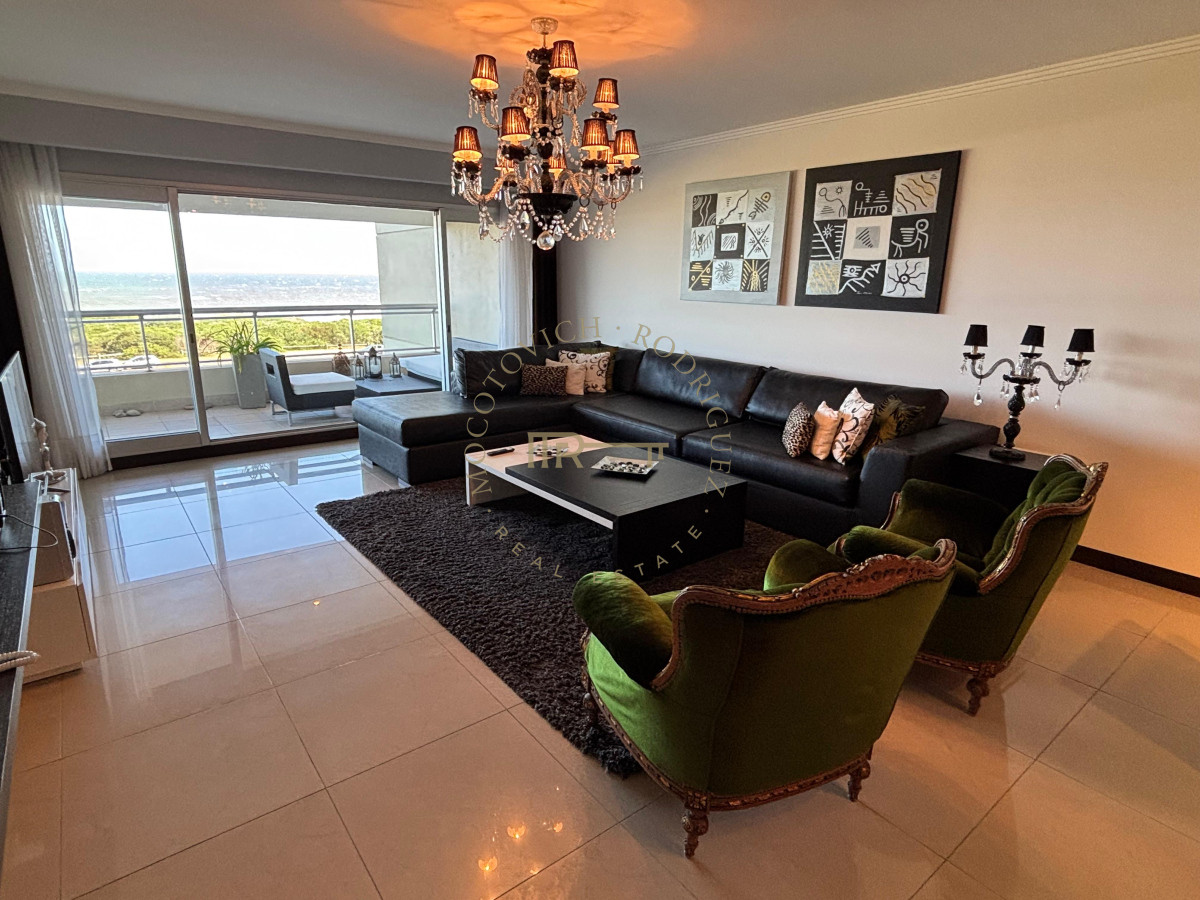 Apartamento ID.2225 - Venta de Apartamento de 3 dormitorios en la Brava Punta del Este