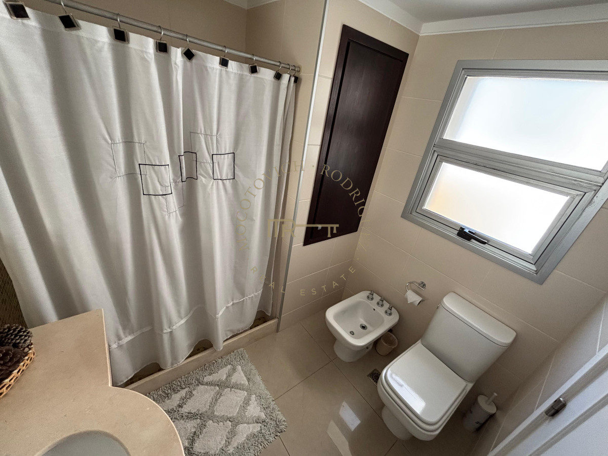 Apartamento ID.2225 - Venta de Apartamento de 3 dormitorios en la Brava Punta del Este