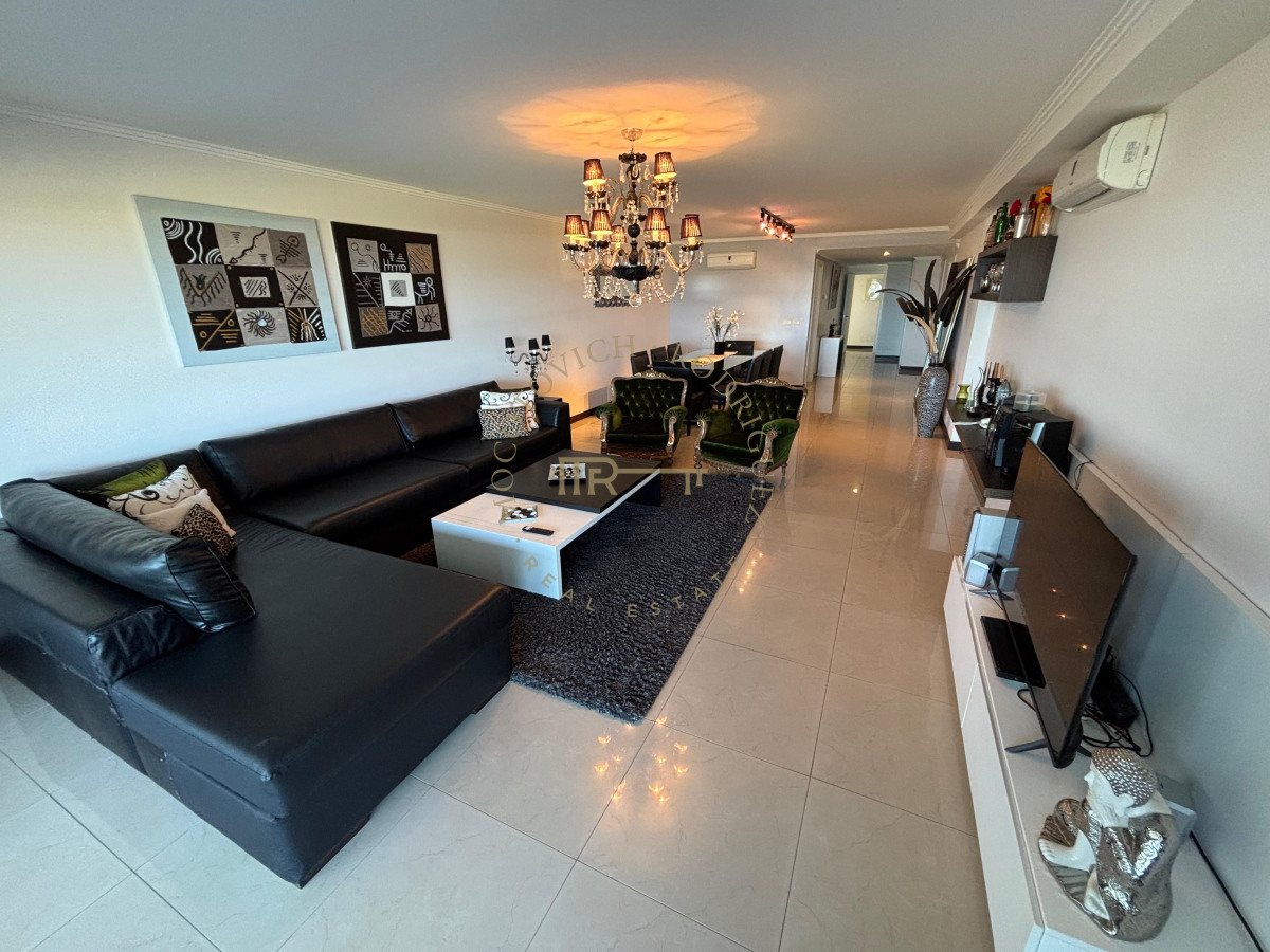 Apartamento ID.2225 - Venta de Apartamento de 3 dormitorios en la Brava Punta del Este