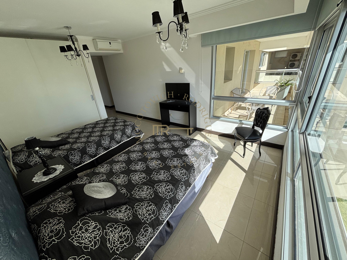 Apartamento ID.2225 - Venta de Apartamento de 3 dormitorios en la Brava Punta del Este