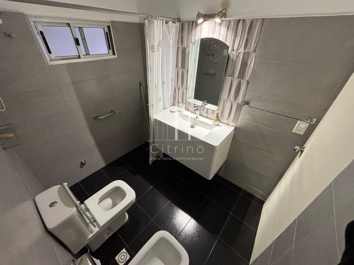 Casa ID.1715 - Casa de 3 dorimitorios y 1 baño en alquiler anual zona Las Delicias