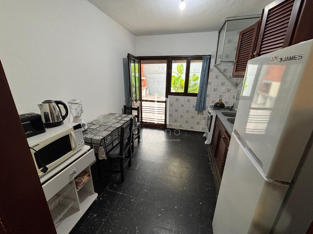 Casa ID.1715 - Casa de 3 dorimitorios y 1 baño en alquiler anual zona Las Delicias
